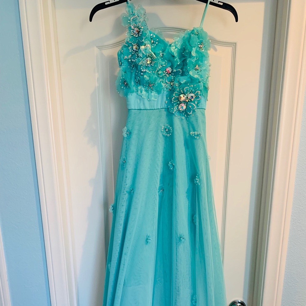 Gorgeous aqua turquoise girls pageant dress!